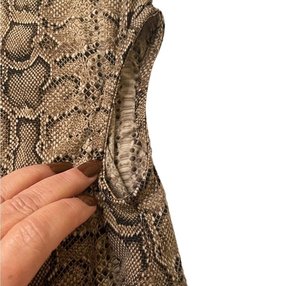 BLVD Snake Print Bodysuit V-neck With Waist Cutout Snap Closure Size Medium - Picture 7 of 7